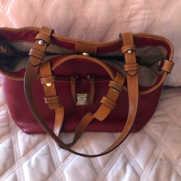 Dooney & Bourke Red Large Handbag with matching Makeup Bag - Picture 9 of 14